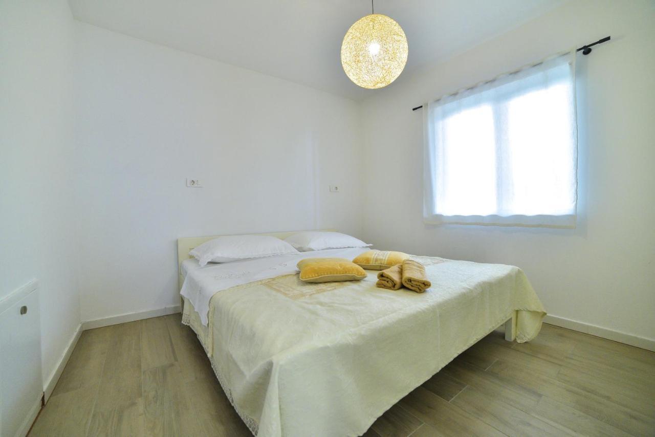 Apartment Maris Sinj Buitenkant foto