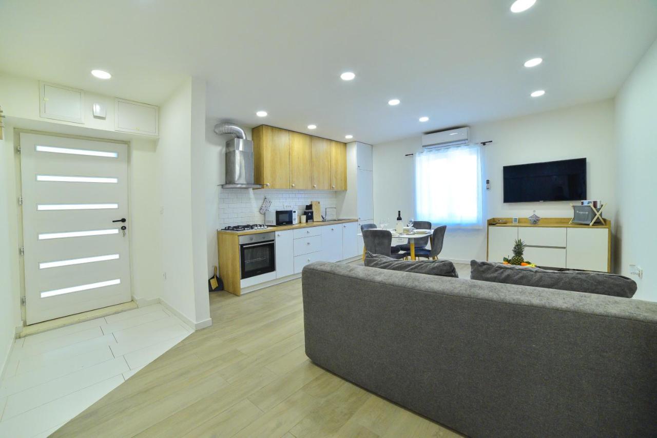 Apartment Maris Sinj Buitenkant foto